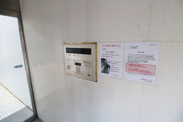 物件外観写真5　(エントランス部分)