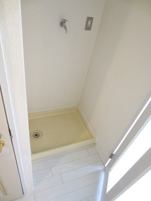 物件内観写真14　(洗濯機置場)