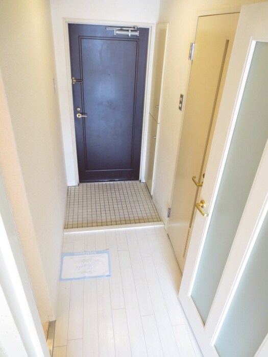 物件内観写真16　(玄関)