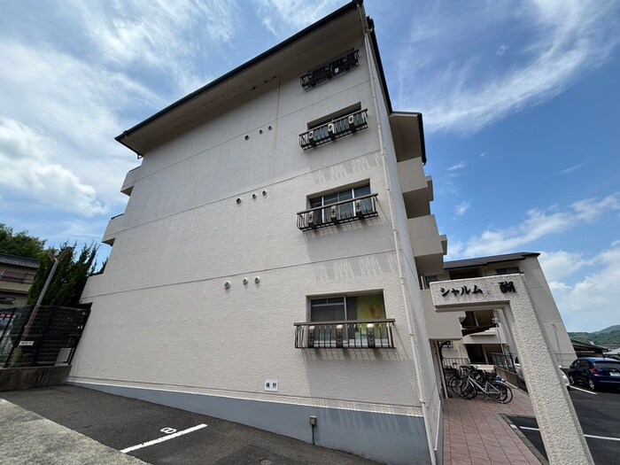 物件外観写真1　(エントランス部分)