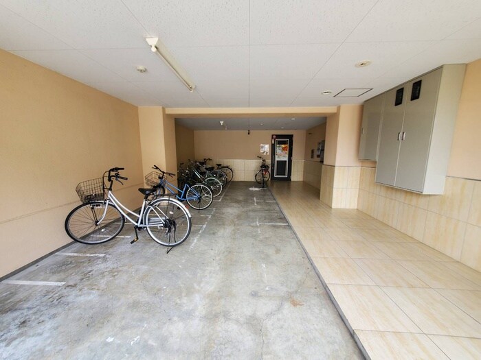 物件外観写真4　(駐輪場)