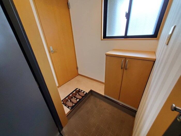 物件内観写真18　(玄関)