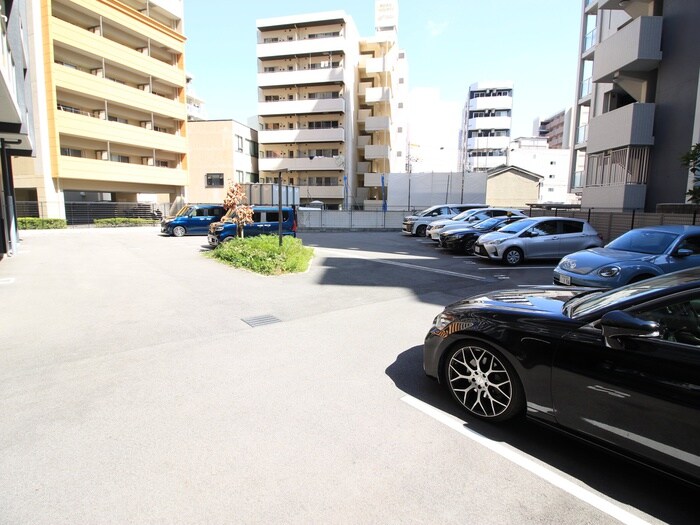 物件外観写真6　(駐車場)