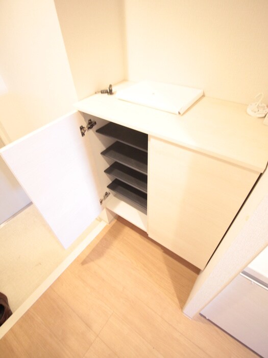 物件内観写真8　(靴箱)