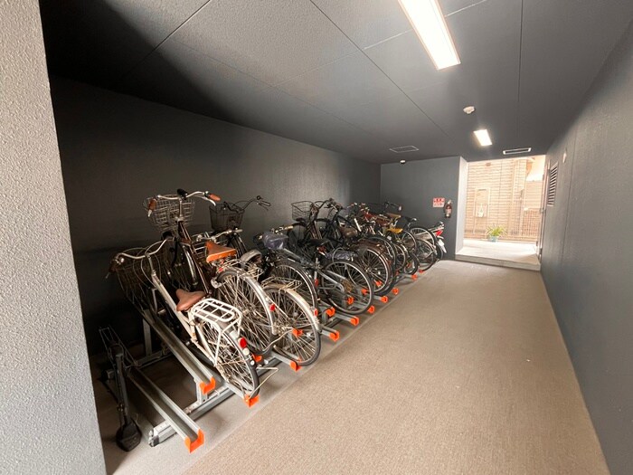 物件外観写真5　(駐輪場)