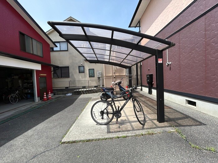 物件外観写真2　(駐輪場)