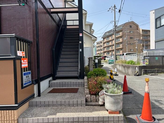 物件外観写真3　(エントランス部分)