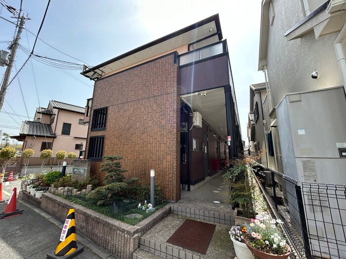 物件外観写真6　(エントランス部分)