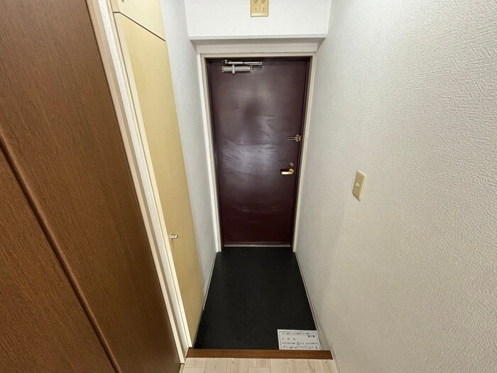 物件内観写真7　(玄関)