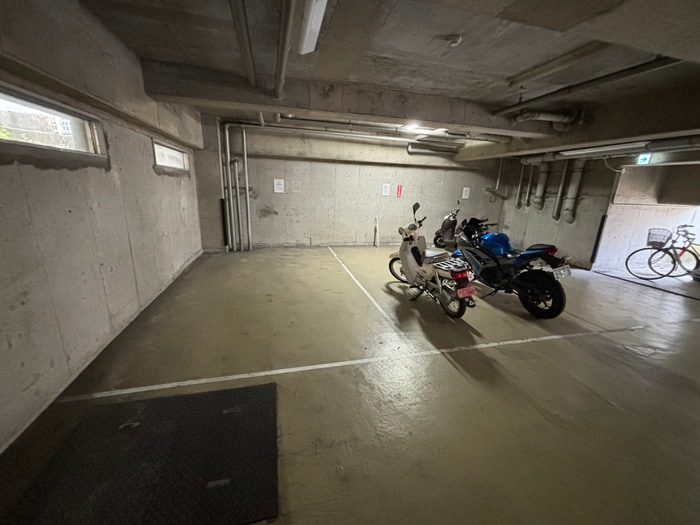 物件外観写真4　(駐車場)