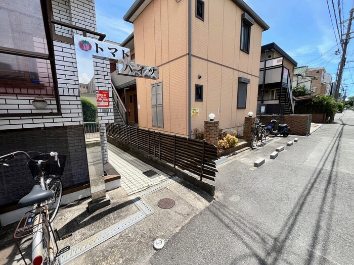 物件外観写真2　(エントランス部分)