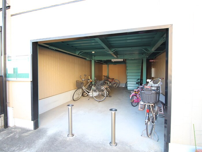 物件外観写真5　(駐輪場)