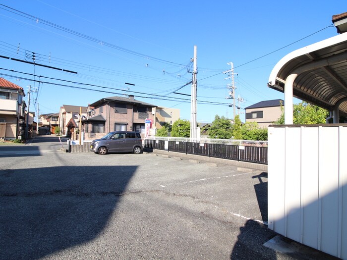物件外観写真6　(駐車場)