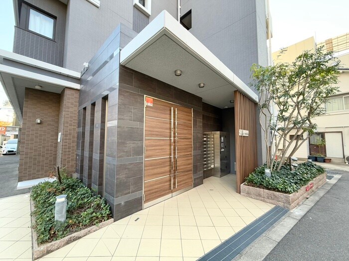 物件外観写真2　(エントランス部分)