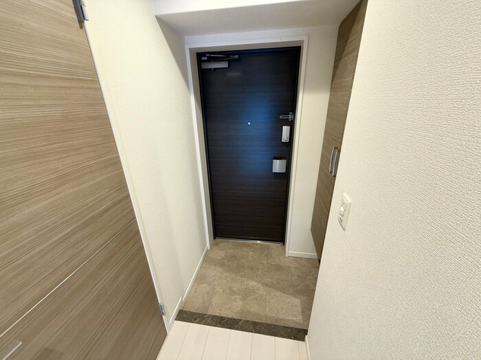 物件内観写真7　(玄関)