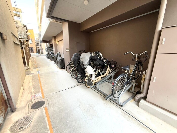 物件外観写真3　(駐輪場)