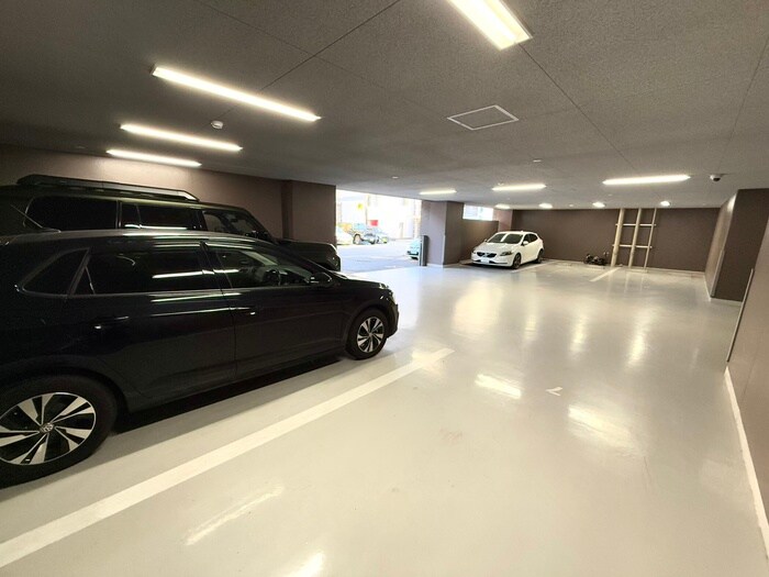 物件外観写真4　(駐車場)