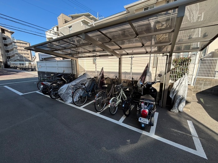 物件外観写真4　(駐輪場)