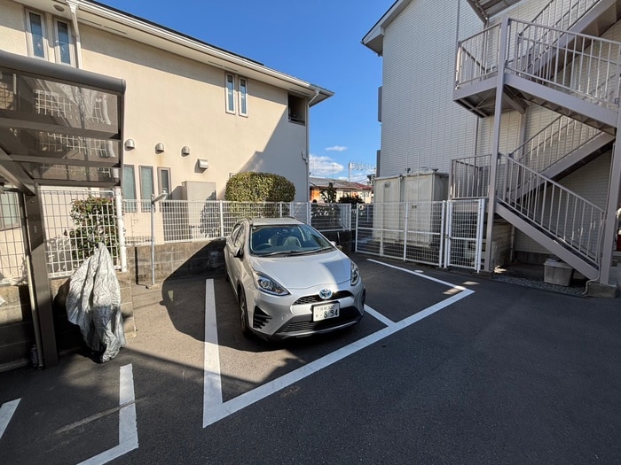 物件外観写真5　(駐車場)