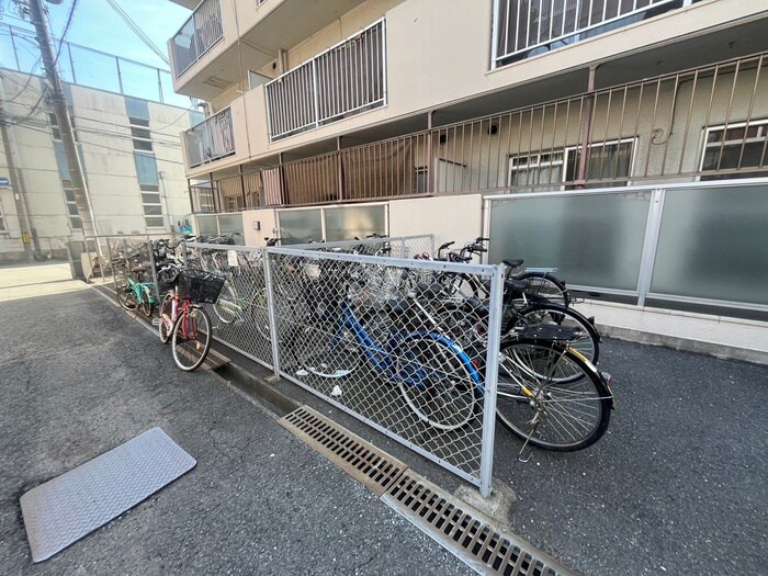物件外観写真5　(駐輪場)