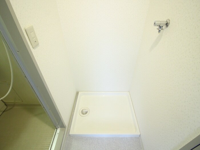 物件内観写真15　(洗濯機置場)