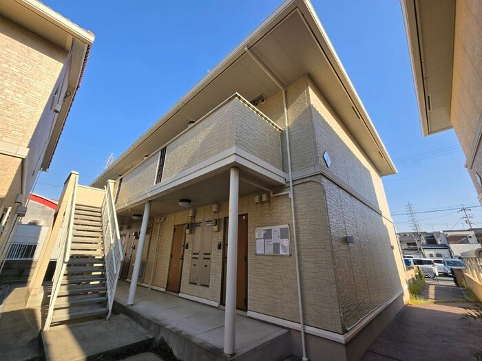 物件外観写真3　(エントランス部分)