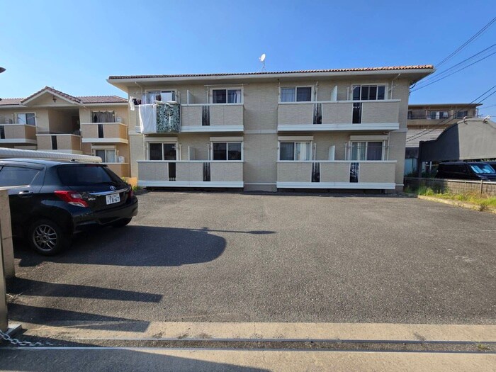 物件外観写真5　(駐車場)