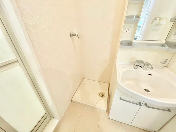 物件内観写真16　(洗濯機置場)