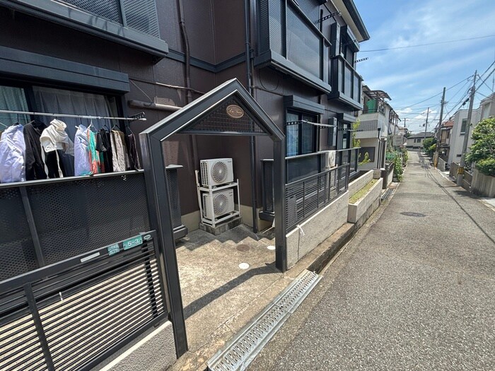 物件外観写真4　(エントランス部分)