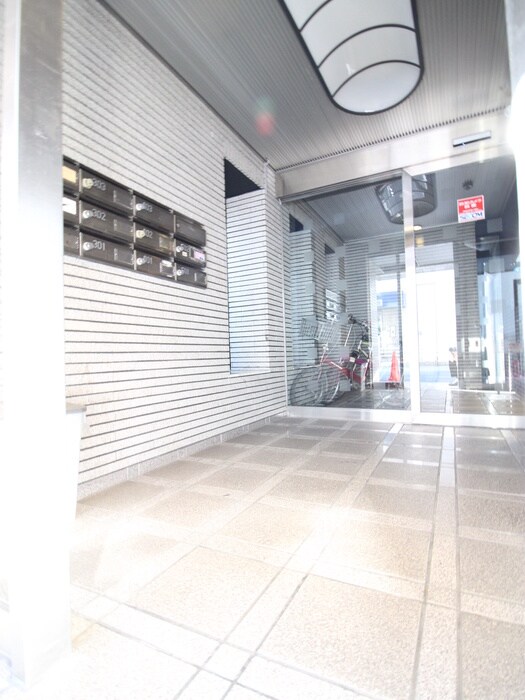 物件外観写真2　(エントランス部分)