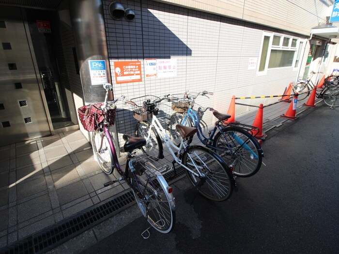 物件外観写真6　(駐輪場)