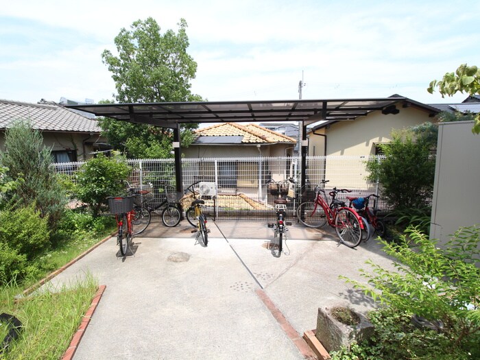 物件外観写真3　(駐輪場)