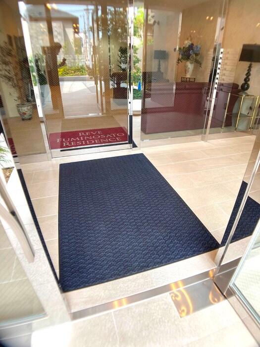 物件外観写真4　(エントランス部分)