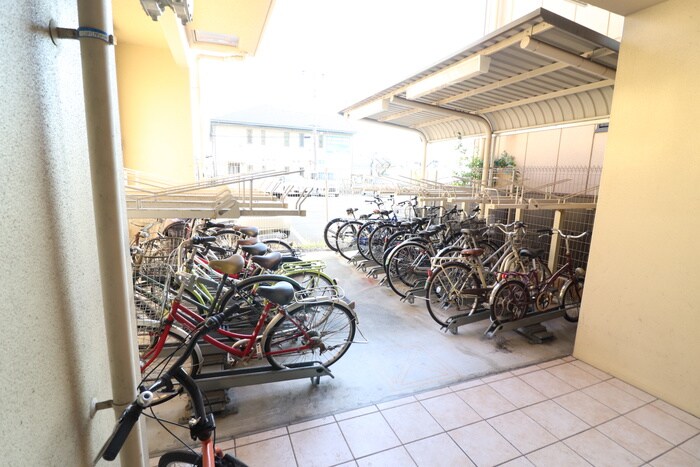 物件外観写真5　(駐輪場)