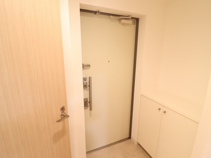物件内観写真18　(玄関)