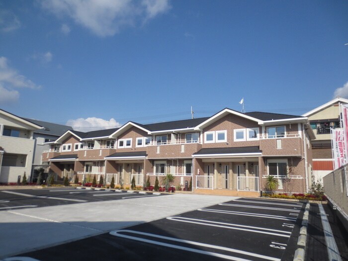 物件外観写真3　(駐車場)