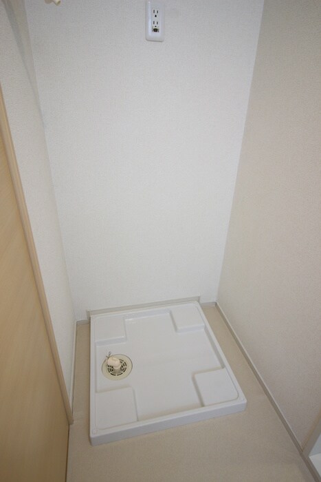 物件内観写真11　(洗濯機置場)