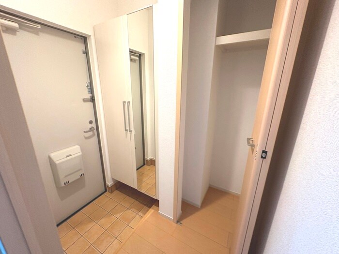 物件内観写真17　(玄関)