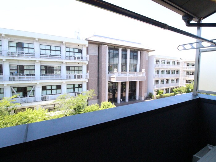 物件内観写真14　(室内からの展望)