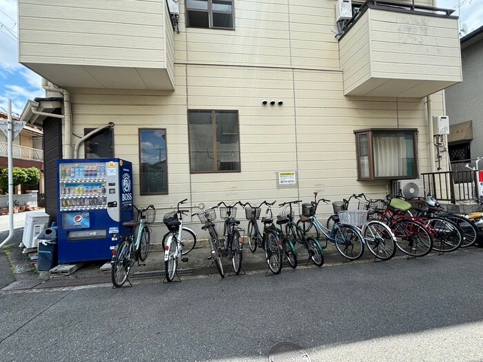 物件外観写真6　(駐輪場)