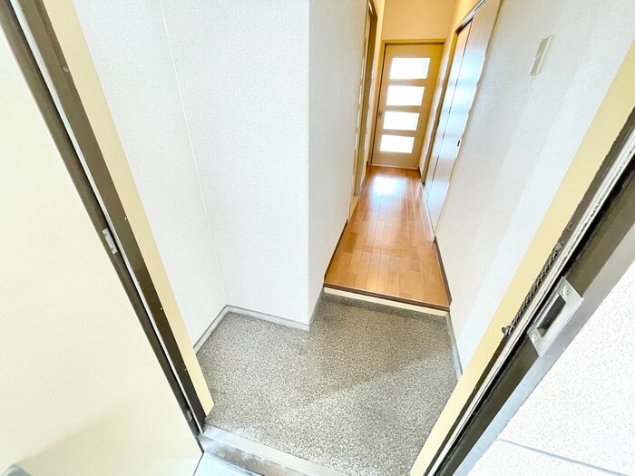 物件内観写真18　(玄関)