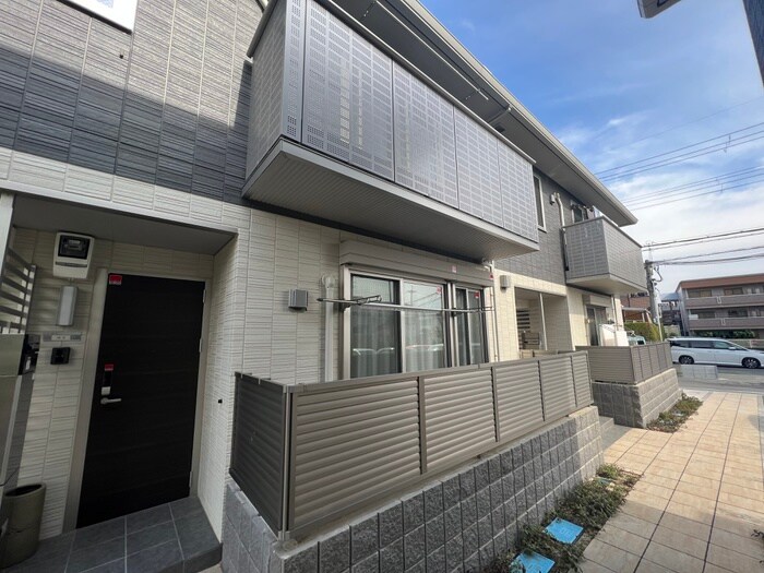 物件外観写真6　(エントランス部分)