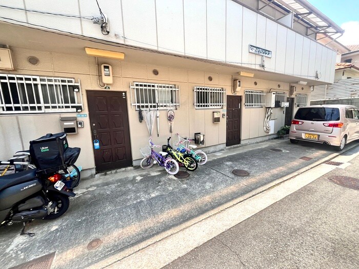 物件外観写真4　(駐輪場)