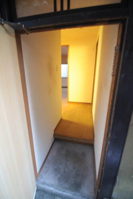 物件内観写真4　(玄関)