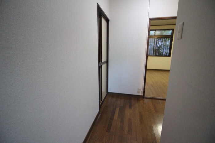 物件内観写真5　(廊下)