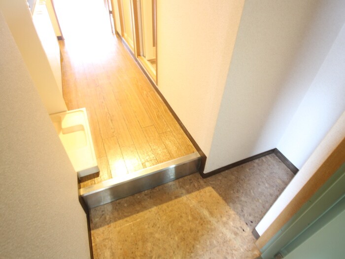 物件内観写真7　(玄関)