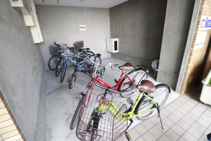 物件外観写真5　(駐輪場)