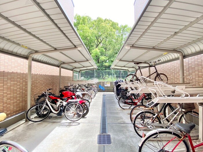 物件外観写真4　(駐輪場)
