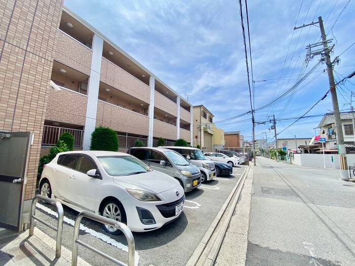 物件外観写真5　(駐車場)