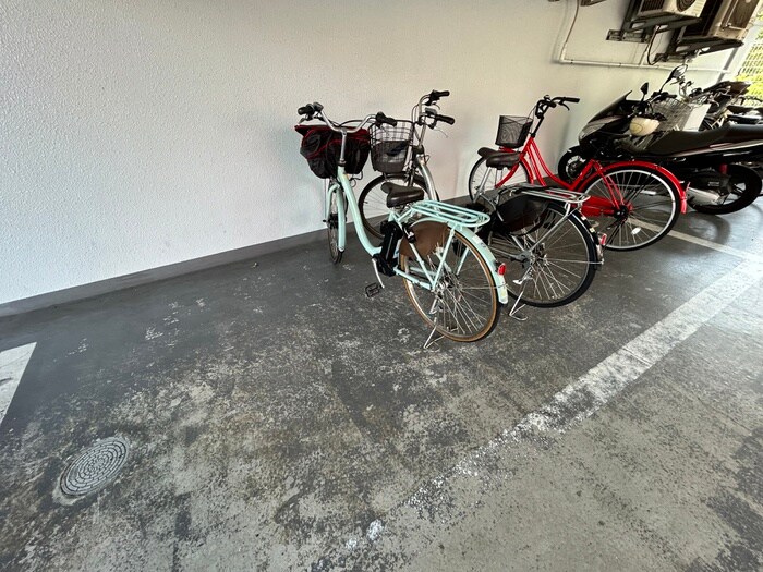 物件外観写真4　(駐輪場)